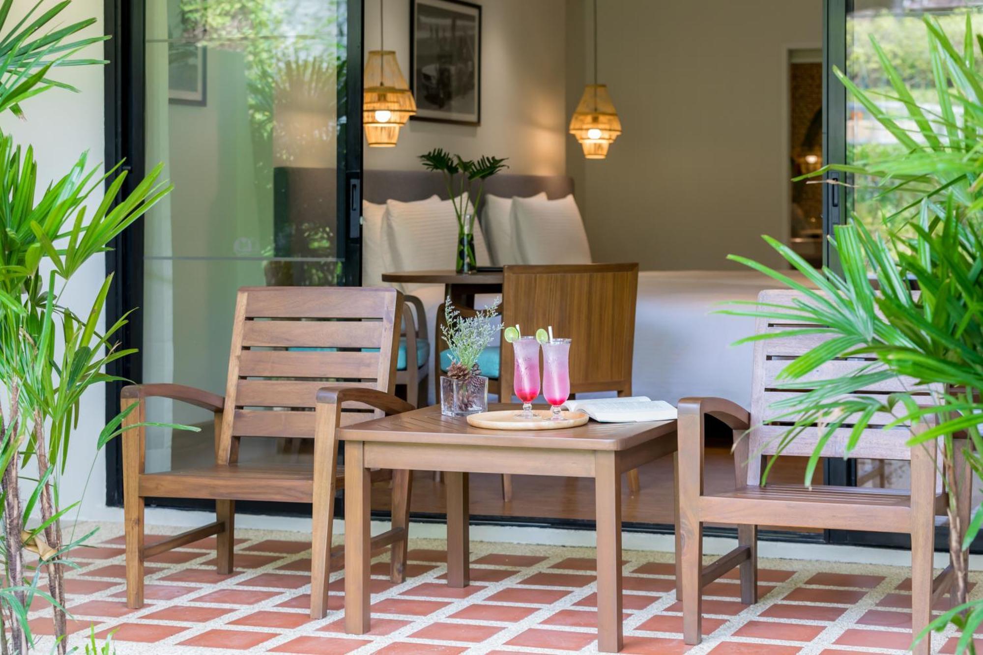 Premier Gartenterrasse mit 2 Einzelbetten
